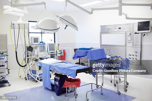 prepared for the next procedure - hospital machine stockfoto's en -beelden