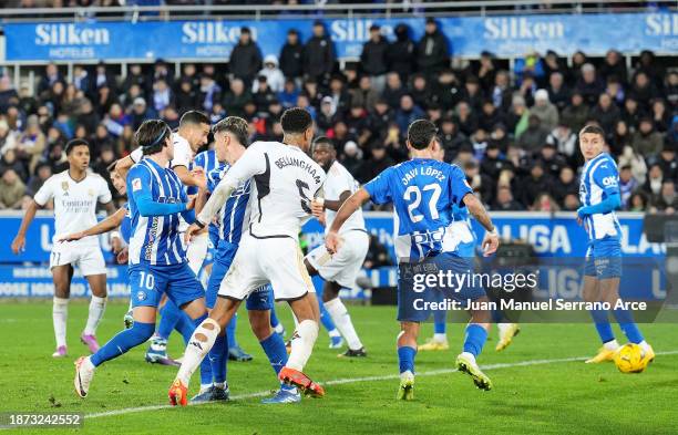 Lucas Vazquez of Real Madrid scores their team's first goal during the LaLiga EA Sports match between Deportivo Alaves and Real Madrid CF at Estadio...