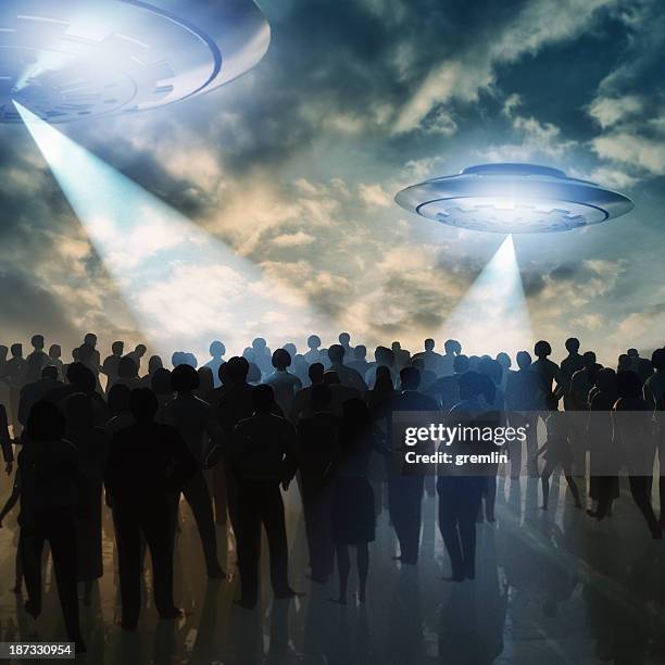 alien ufos invading earth - ufo abduction stock pictures, royalty-free photos & images