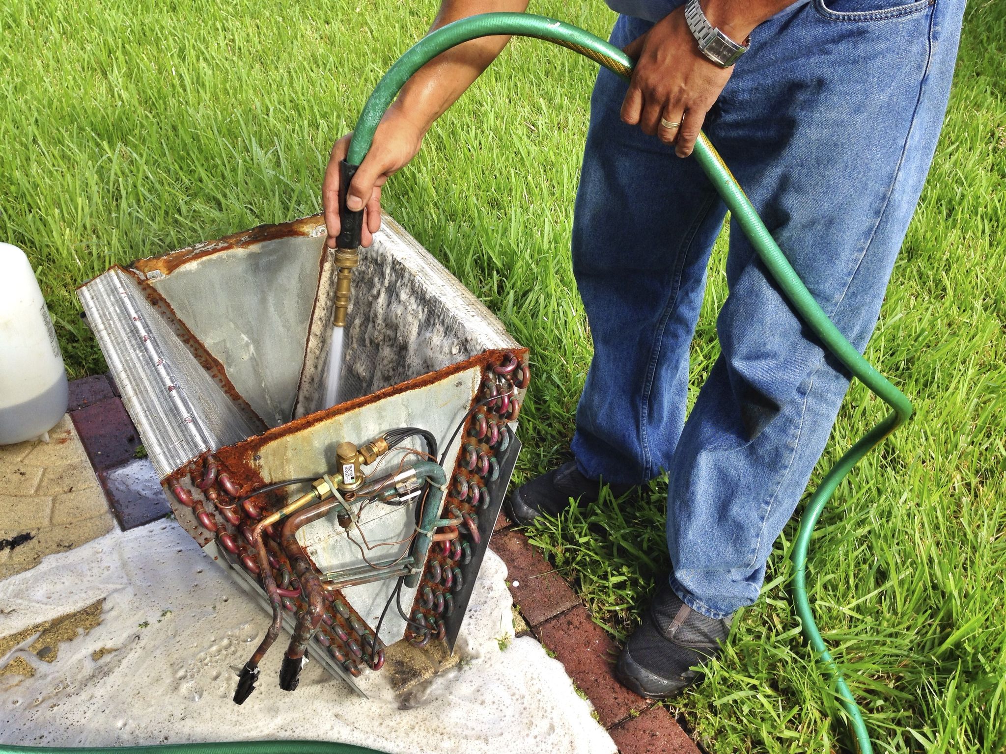cleaning hvac unit