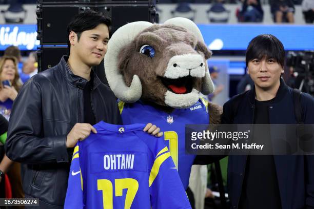 Shohei Ohtani of the Los Angeles Dodgers poses with the Los Angeles Rams mascot and interpreter Ippei Mizuhara prior to the game between the New...
