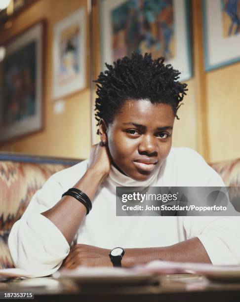 American singer-songwriter Tracy Chapman, 1989.