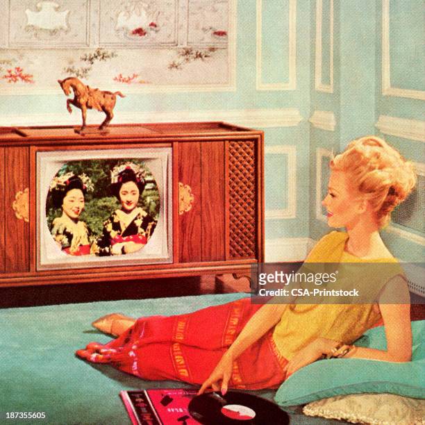 illustrazioni stock, clip art, cartoni animati e icone di tendenza di donna guardando la tv in camera blu - televisore