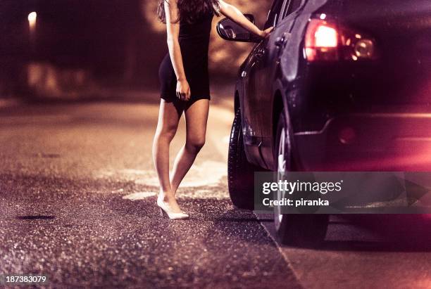 street prostitute - prostitutie stockfoto's en -beelden