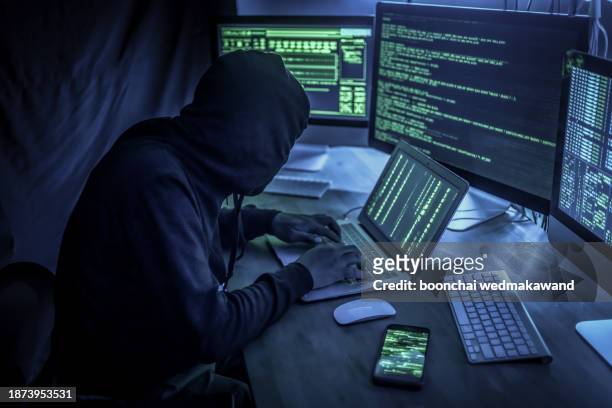 wanted hackers coding virus ransomware using laptops and computers. - data breach fotografías e imágenes de stock