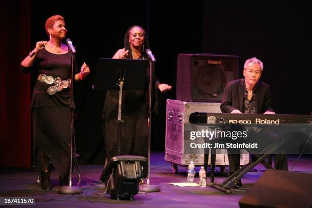 Debbie Sharp Singer Sumito Photos and Premium High Res Pictures - Getty Images