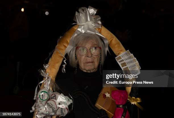 Manoli, dressed in a Christmas basket before the start of the Extraordinary Christmas Lottery Draw 2023 at the Teatro Real in Madrid, on 22 December,...