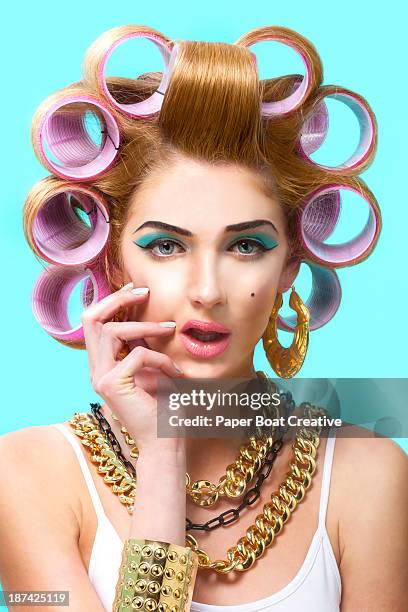 portrait of a lady in the salon with hair curlers - corrente de ouro - fotografias e filmes do acervo