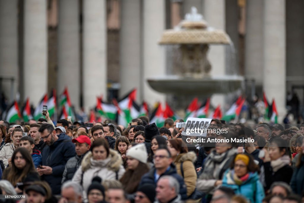 Pope Francis Delivers His Christmas Urbi Et Orbi Blessing