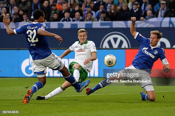 Felix Kroos of Bremen scores his team's opening goal during the Bundesliga match between FC Schalke 04 and Werder Bremen at Veltins-Arena on November...