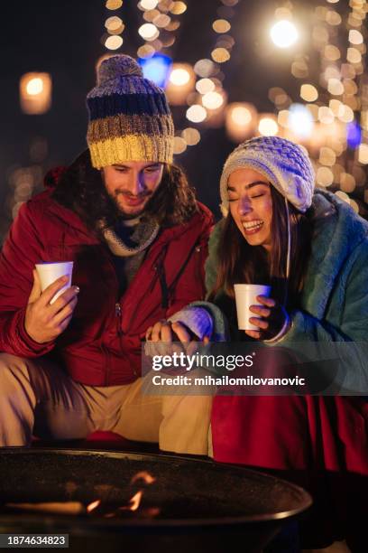 couple enjoys - open fire stock pictures, royalty-free photos & images