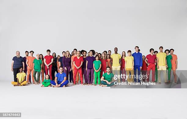 large group of people standing together in studio - korean teen - fotografias e filmes do acervo