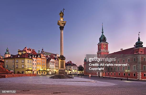 plac zamkowy (warsaw. poland) - warschau stockfoto's en -beelden
