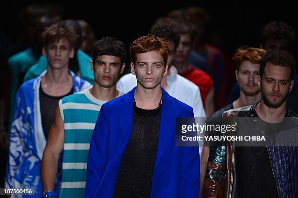 Models present creations by R.Groove during the 2014 Winter collection of Fashion Rio in Rio de Janeiro, Brazil, on November 9, 2013 AFP PHOTO /...