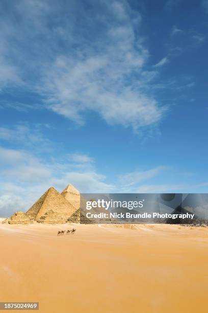 the pyramids of giza, egypt. - cheopspyramide stock-fotos und bilder