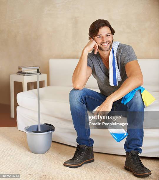 he takes pride in a clean home - huisman stockfoto's en -beelden