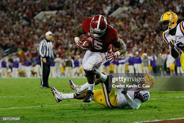 Jalston Fowler of the Alabama Crimson Tide breaks a tackle against Corey Thompson of the LSU Tigers to score a touchdown against Craig Loston of the...