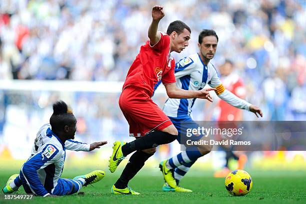 Sebastian Cristoforo of Sevilla FC duels for the ball with Thievy Bifouma and Sergio Garcia of RCD Espanyolduring the La Liga match between RCD...
