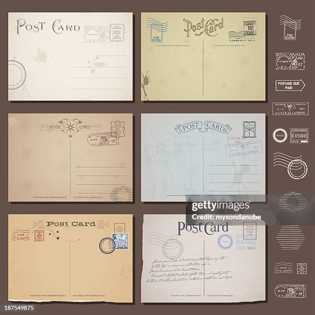 ilustraciones, imágenes clip art, dibujos animados e iconos de stock de vector vintage con sellos postales diseños - tarjeta postal