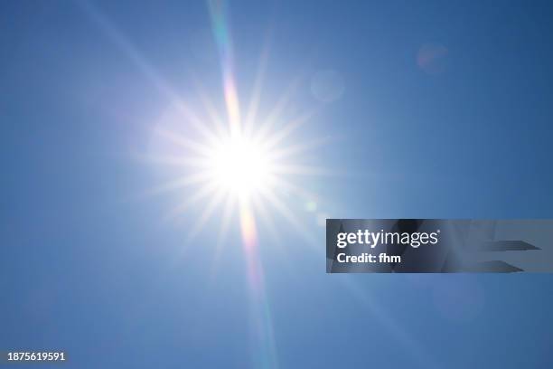 full bright sun with blue sky - luce solare foto e immagini stock