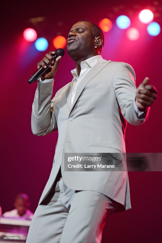 Brian McKnight Performs At Hard Rock Live!