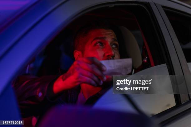 polizei verkehr haltestelle - alkohol am steuer stock-fotos und bilder