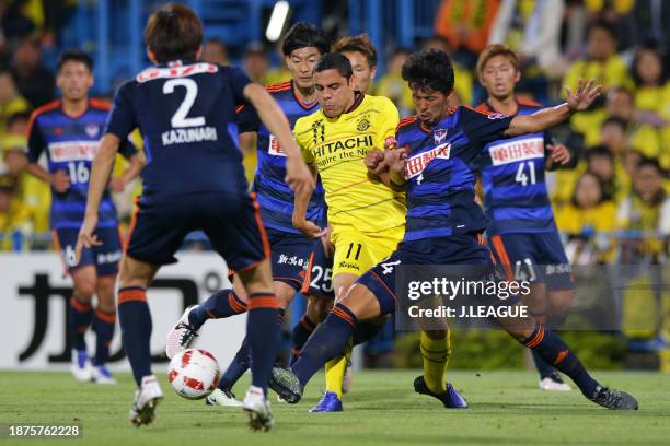 Diego Oliveira of Kashiwa Reysol competes for the ball against Albirex Niigata defense during the J.League Yamazaki Nabisco Cup Group B match between...