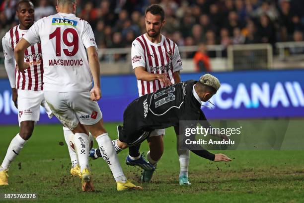 Rashica of Besiktas in action during the Turkish Super Lig week 18 match between Atakas Hatayspor and Besiktas at Mersin Stadium in Mersin, Turkiye...