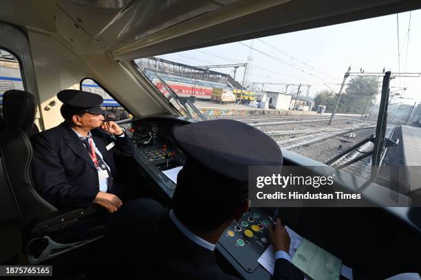 Train Driver In Cabin 190 Train Driver Cabin Stock Photos, High-Res Pictures, and Images ...