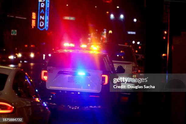 police vehicles pulling over a dui suspect - dui imagens e fotografias de stock