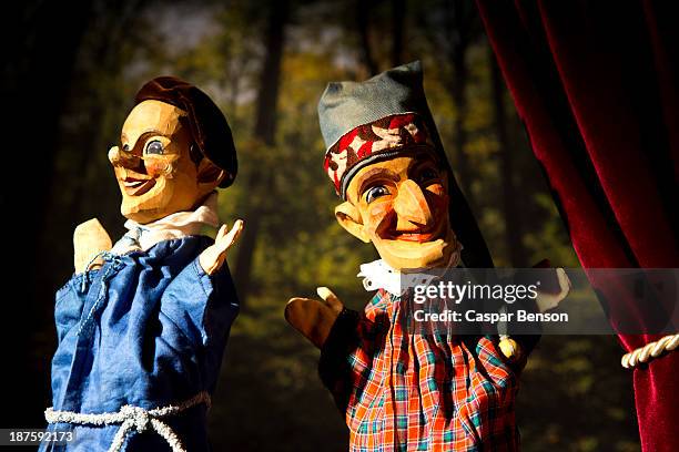 punch and a friend from the classic puppet show punch and judy on stage - puppeteer photos et images de collection