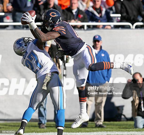 Alshon Jeffery of the Chicago Bears makes an apparent touchdown catch over Glover Quin of the Detroit Lions but referees ruled Jeffery did not have...