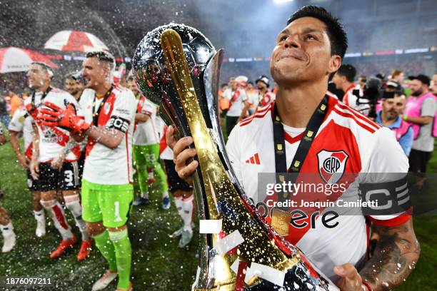 Enzo Pérez of River Plate celebrates with the trophy after winning the Trofeo de Campeones match between Rosario Central and River Plate at Estadio...