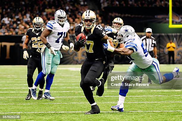 Ernie Sims of the Dallas Cowboys tries to tackle Robert Meachem of the New Orleans Saints during a game at the Mercedes-Benz Superdome on November...