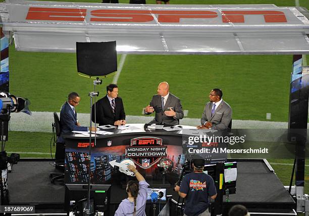 Espn Fc Commentators Espn Play Photos and Premium High Res Pictures - Getty Images