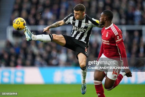 Newcastle United's English defender Kieran Trippier fights for the ball with Nottingham Forest's English midfielder Callum Hudson-Odoi during the...