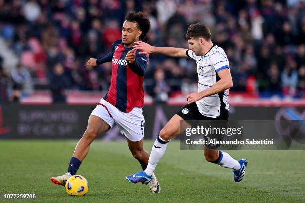 Joshua Zirkzee of Bologna FC runs with the ball whilst under pressure from Berat Djimsiti of Atalanta BC during the Serie A TIM match between Bologna...