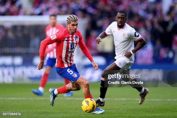 Rodrigo De Paul of Atletico Madrid runs with the ball during the LaLiga EA Sports match between Atletico Madrid and Sevilla FC at Civitas...