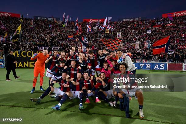 The players of Bologna FC celebrate victory as they pose for a team photo following the Serie A TIM match between Bologna FC and Atalanta BC at...