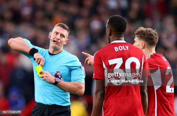Match Referee Robert Jones shows a second yellow card to Willy Boly of Nottingham Forest, resulting in a red card, during the Premier League match...