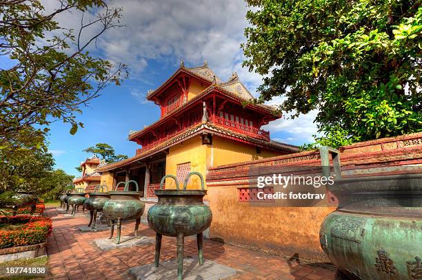 bâtiment de la cité impériale de hué, vietnam - forteresse photos et images de collection