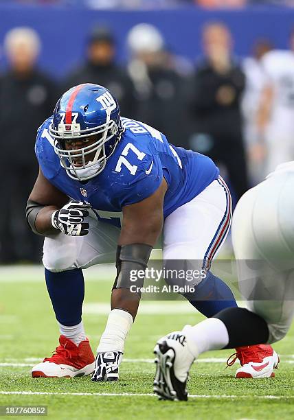 Kevin Boothe of the New York Giants in action against the Oakland Raiders during their game at MetLife Stadium on November 10, 2013 in East...