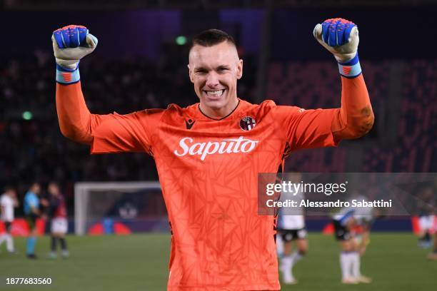 Lukasz Skorupski of Bologna FC celebrates during the Serie A TIM match between Bologna FC and Atalanta BC at Stadio Renato Dall'Ara on December 23,...