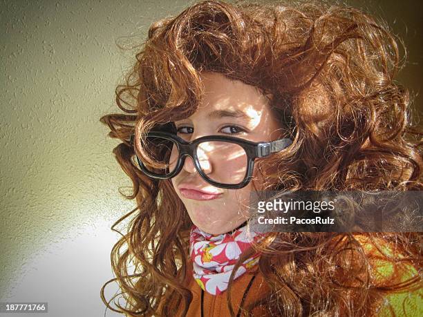 retrato divertido niña con gafas - divertido stock pictures, royalty-free photos & images