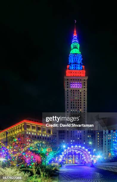 cleveland public square transforms into a winter wonderland during the holiday season - cleveland, ohio, usa. - rock and roll hall of fame cleveland stock-fotos und bilder