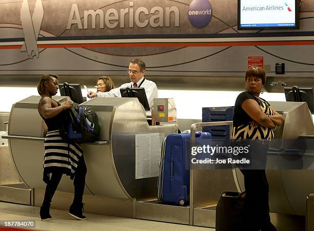 Am Check In American Airlines Check In Photos and Premium High Res Pictures - Getty ...