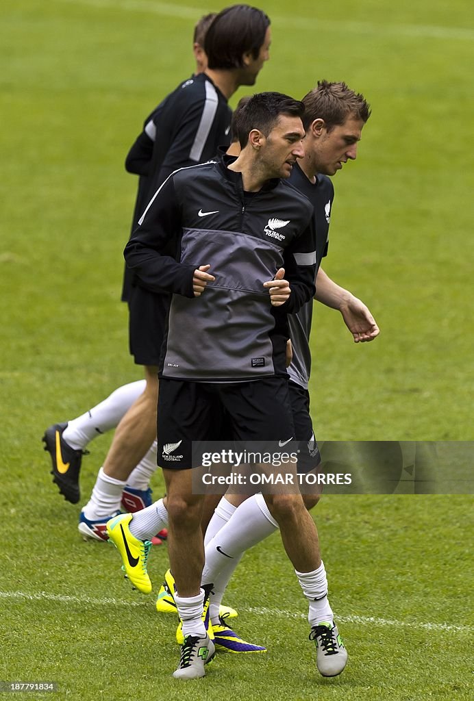 FBL-WC2014-QUALIFIERS-MEX-NZL-TRAINING