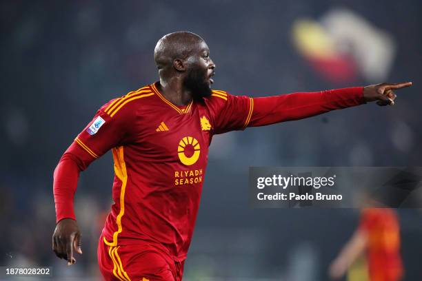 Romelu Lukaku of AS Roma celebrates after scoring their team's second goal during the Serie A TIM match between AS Roma and SSC Napoli at Stadio...