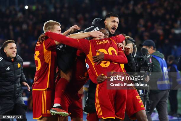 Romelu Lukaku of AS Roma celebrates with teammates after scoring their team's second goal during the Serie A TIM match between AS Roma and SSC Napoli...