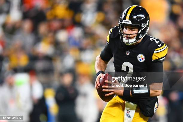 Mason Rudolph of the Pittsburgh Steelers runs with the ball for a first down during the second quarter of a game against the Cincinnati Bengals at...